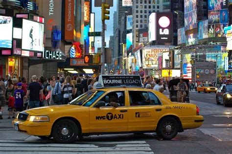  ¡Taxi: Aventuras urbanas en Nueva York con un toque de sarcasmo!